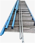 Occasion Eisen/ Holztreppe mit Geländer