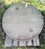 Schachtabdeckung mit Rahmen Ø 103 cm